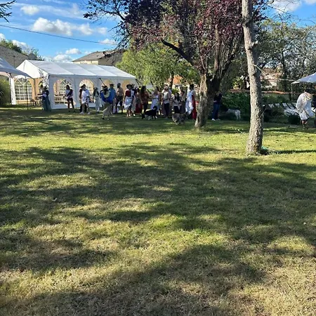 Les Constellations, 8 Complex, 53 People, Marriage, Birthday, Etc Doeuil-sur-le-Mignon