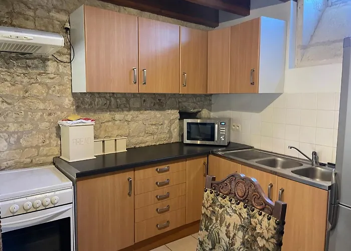 Les Constellations, 8 Complex, 53 People, Marriage, Birthday, Etc *