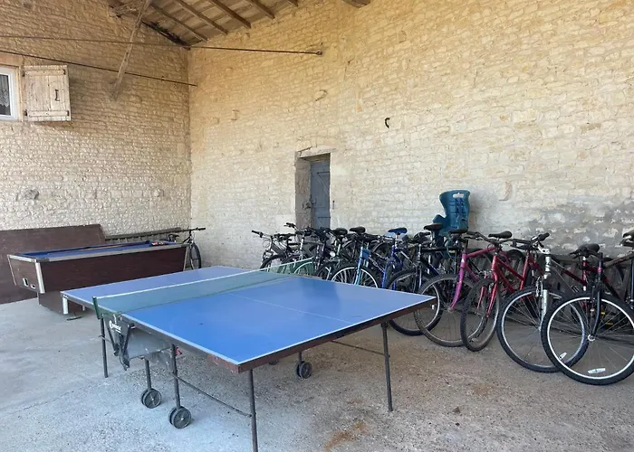 Les Constellations, 8 Complex, 53 People, Marriage, Birthday, Etc * Doeuil-sur-le-Mignon